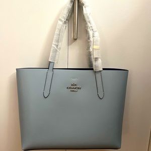 NWT Coach tote in Tiffany blue
